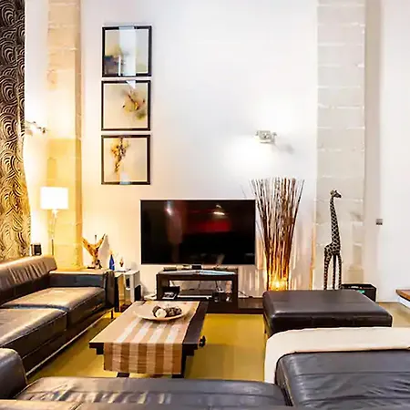 Apartment Artqhost Jerez Huge Loft & Free Parking *