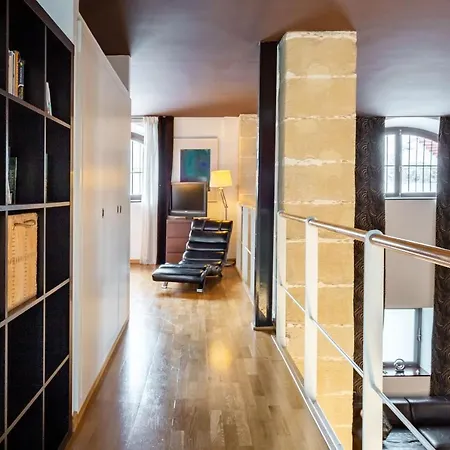 Апартаменты Artqhost Jerez Huge Loft & Free Parking Херес-де-ла-Фронтера